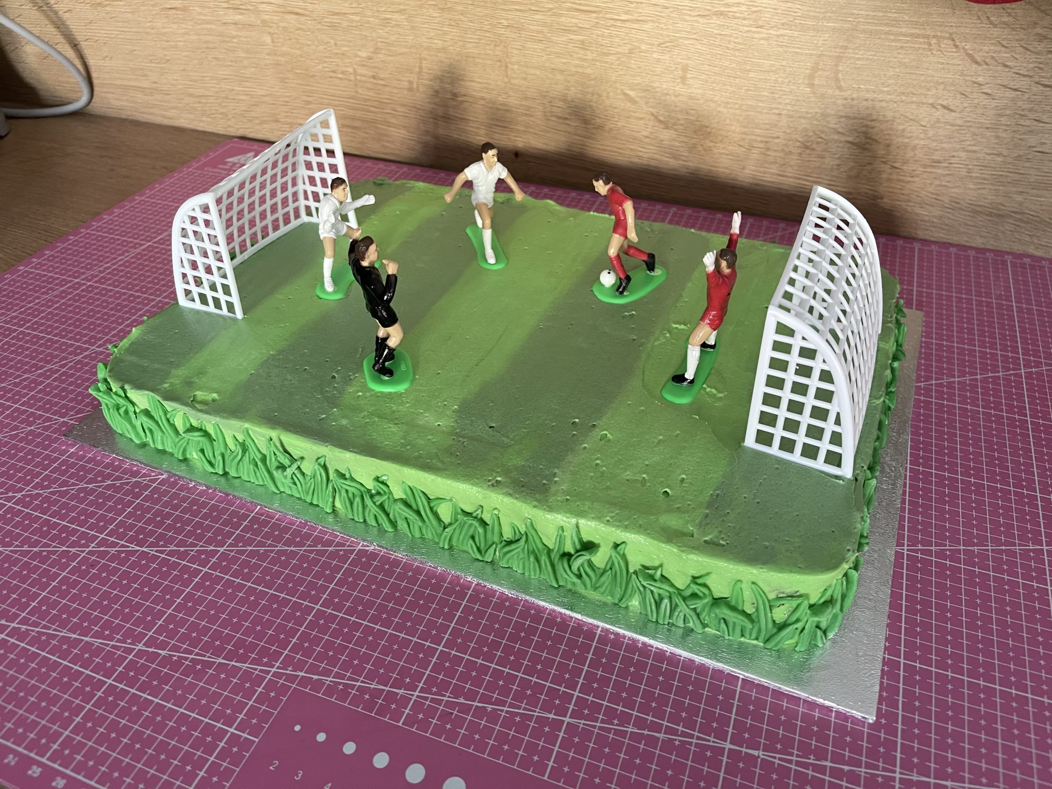 Gâteau d'anniversaire Terrain de foot - Blog Planete Gateau